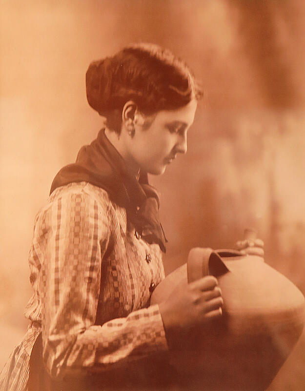 Jeune femme à la Pegas type « Cagnotte »